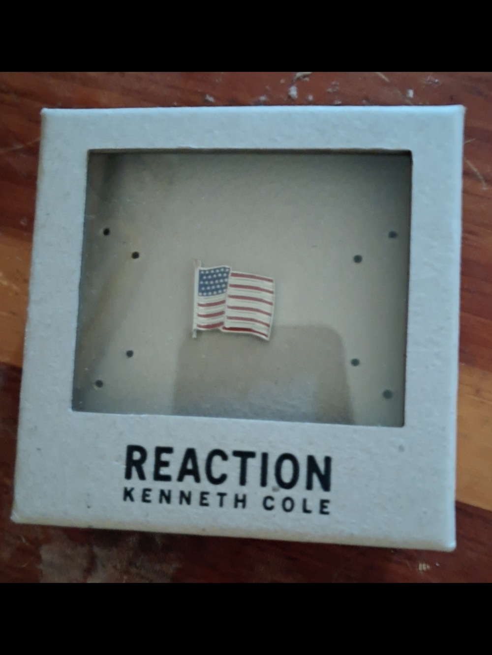 Kenneth Cole Reaction Enamel American Flag Lapel Pin in Red White Blue - Picture 2 of 2
